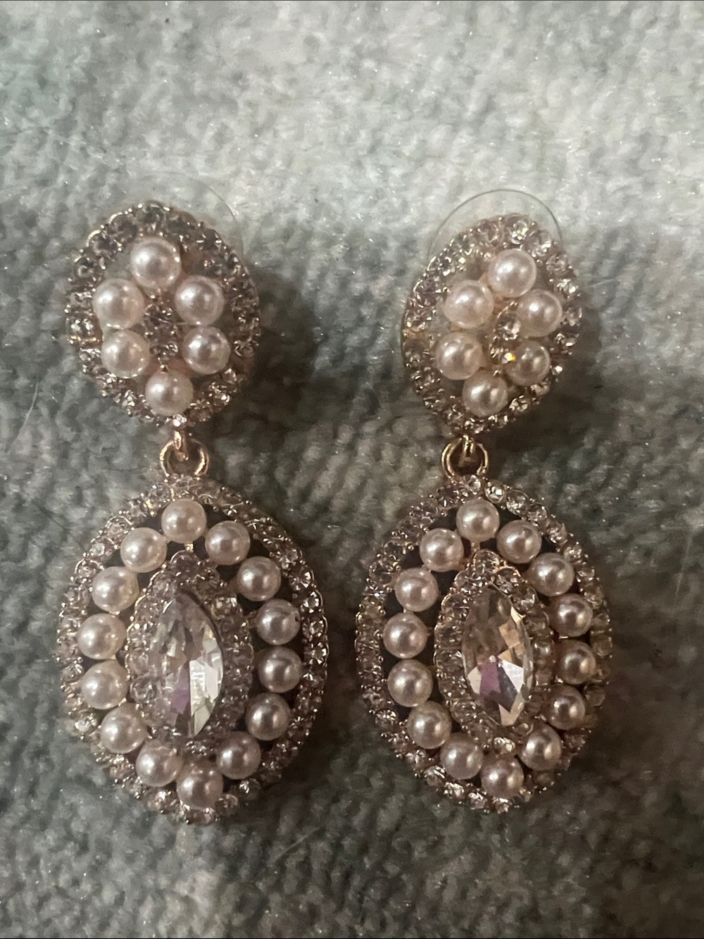 Elegant Pearl and Crystal Drop‎ Earrings - Gold Tone